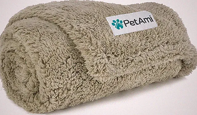 Fluffy Waterproof Dog Blanket for Small Medium Dogs, Soft Warm Pet Sherpa Throw