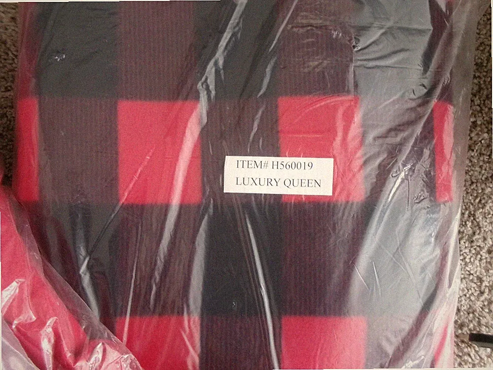 New Queen Bedding Set ** Red & Black Fleece Blanket, Shams Deco Pillow # 1091