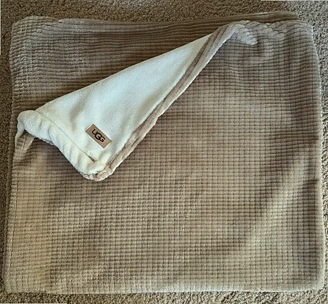 UGG Tan Brown Soft Fleece Fuzzy KING Accent Pillow Shams Set of 2 Zip Closure